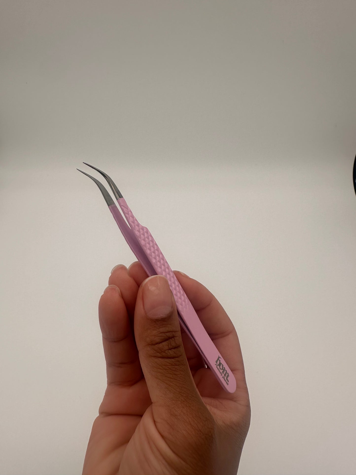curved isolation lash tweezer